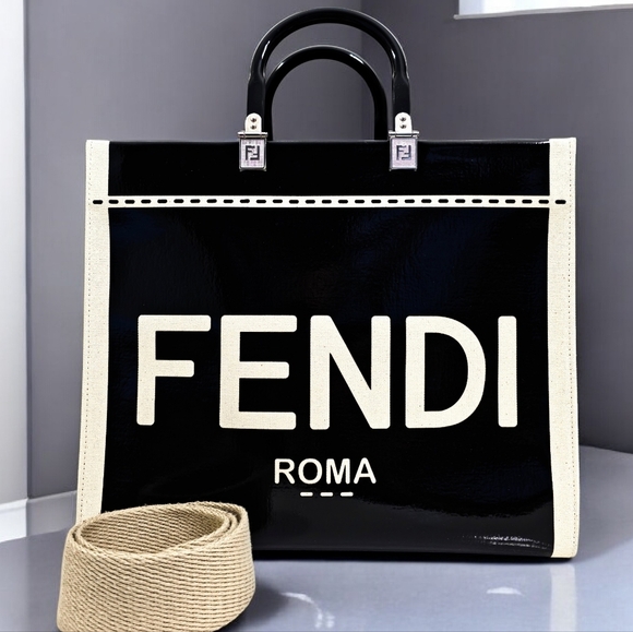 ✨️Authentic Fendi Medium Sunshine shopper Tote patent with canvas - Picture 15 of 15